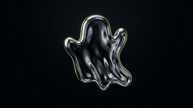 Sculpture chrome en forme de fantôme sur fond noir, illustrant l'achat de followers Snapchat